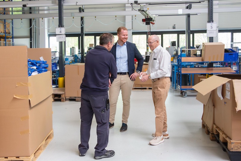Björn Kerkmann im Gespräch bei einem Unternehmensbesuch, April 2025